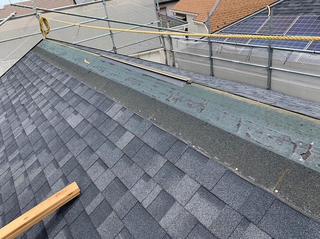 尾張旭市で強風と豪雨のあとアスファルトシングルの屋根から雨漏り、原因は下地の防水シートでした